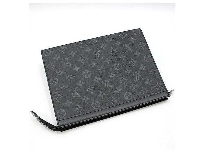 Louis Vuitton Pochette Voyage MM Monogram Eclipse - vista 3