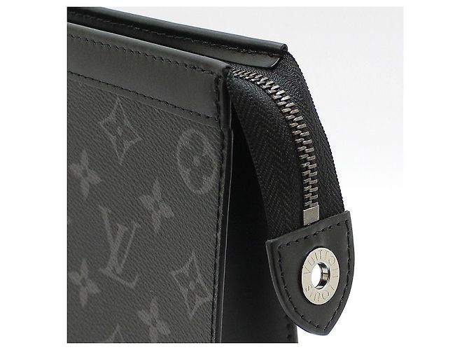 Louis Vuitton Pochette Voyage MM Monogram Eclipse - vista 9