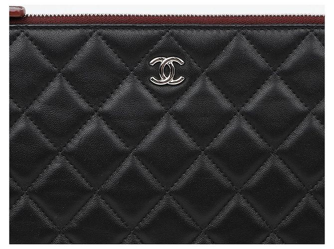 Chanel Classic New Medium Lambskin Clutch Black Silver - vista 3
