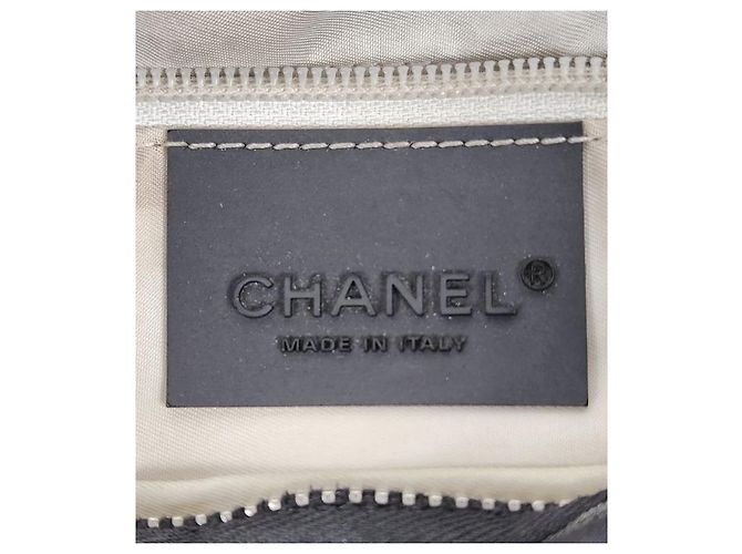 Chanel Borsa a spalla sportiva in nylon nero - vista 12