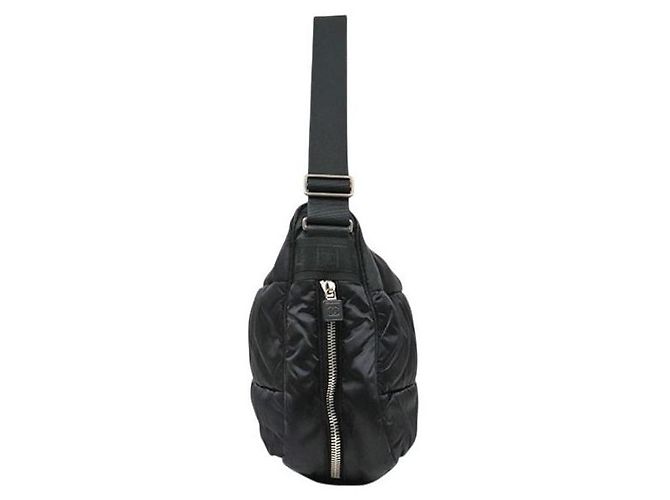 Chanel Borsa a spalla sportiva in nylon nero - vista 2
