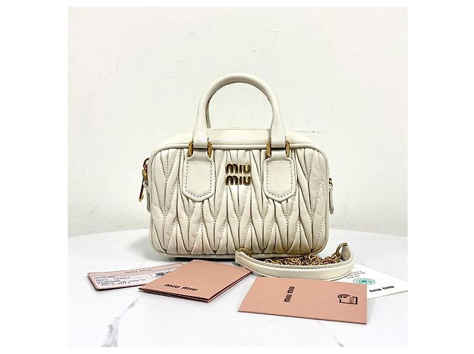 Miu Miu Mini borsa tote e borsa a tracolla in nappa matelassé - vista 3