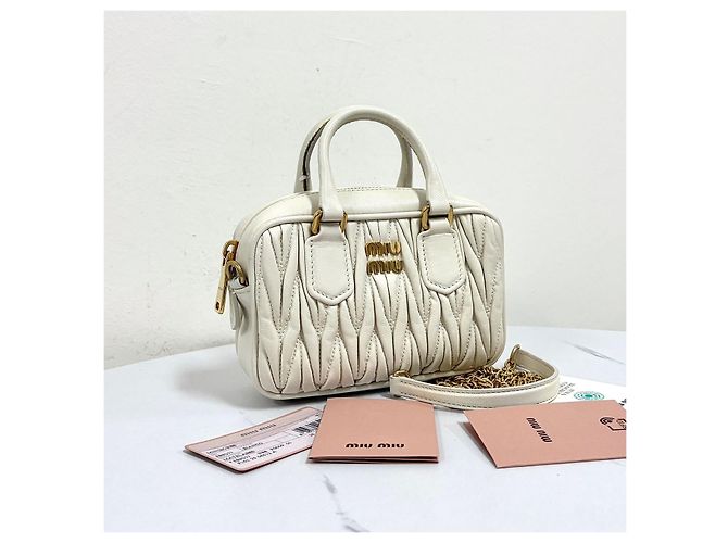 Miu Miu Mini borsa tote e borsa a tracolla in nappa matelassé - vista 4