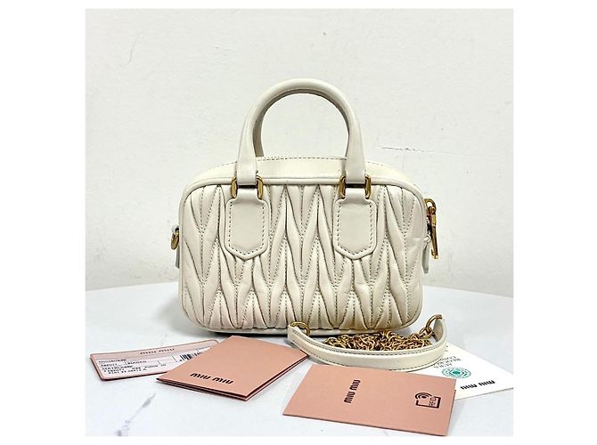 Miu Miu Mini borsa tote e borsa a tracolla in nappa matelassé - vista 5