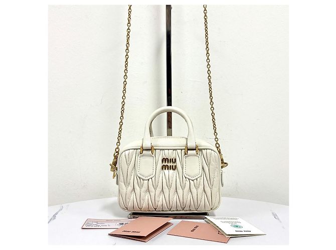 Miu Miu Mini borsa tote e borsa a tracolla in nappa matelassé - vista 6
