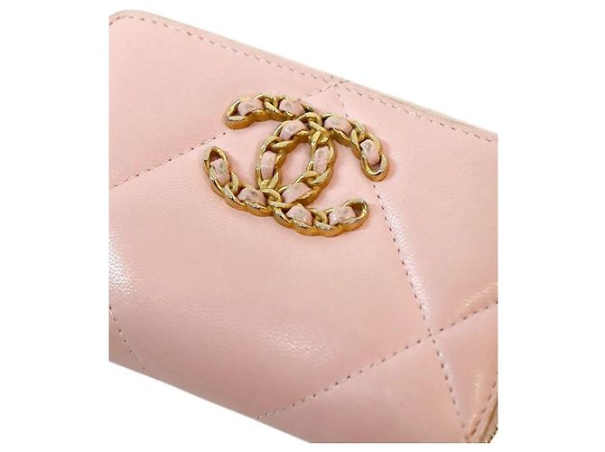 Chanel Portefeuille porte-cartes zippé en agneau rose - vue 4