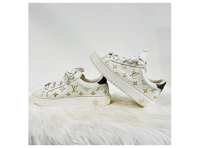 Louis Vuitton Sneakers Monogram Time Out Gold - vista 2