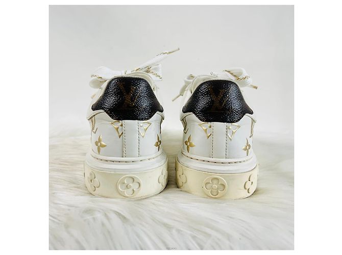 Louis Vuitton Sneakers Monogram Time Out Gold - vista 3