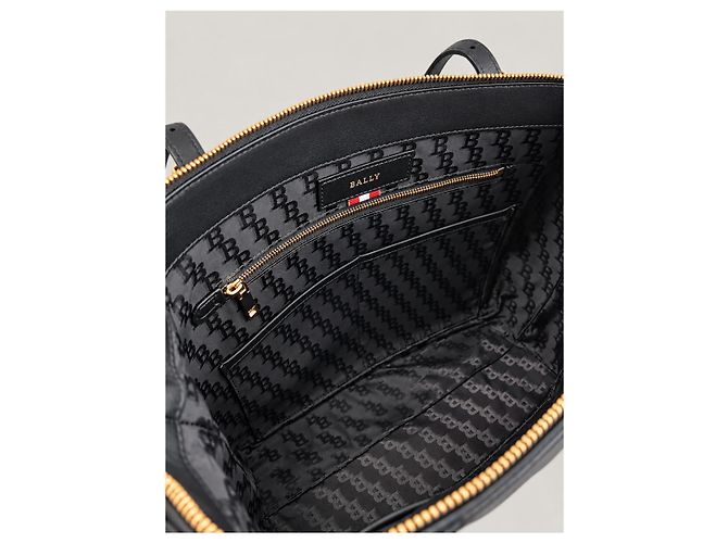 Bally Gesteppte Leder-Schultertasche - Ansicht 17