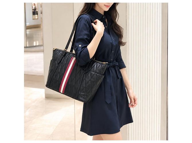 Bally Gesteppte Leder-Schultertasche - Ansicht 5