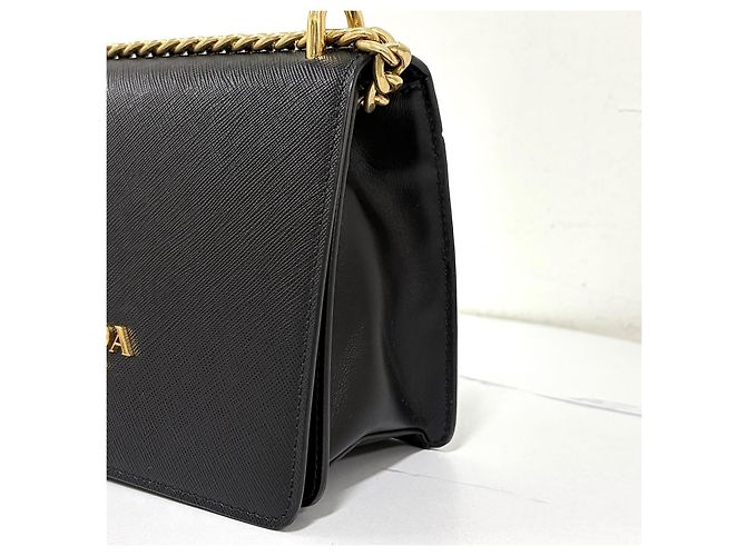 Prada Saffiano Schultertasche mit Kette Schwarz - Ansicht 9