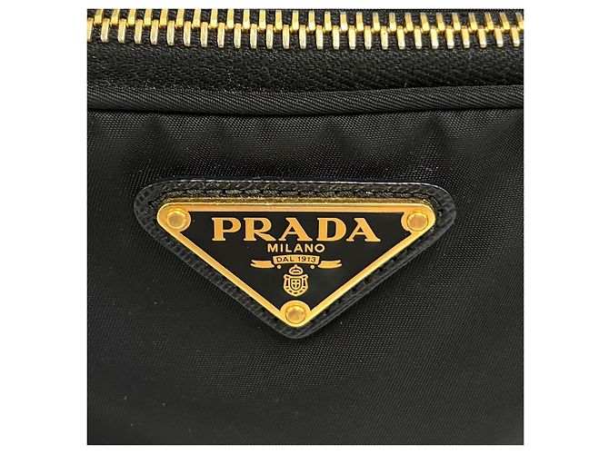 Prada Borsa a Secchiello in Nylon con Logo Triangle Large Nera - vista 10