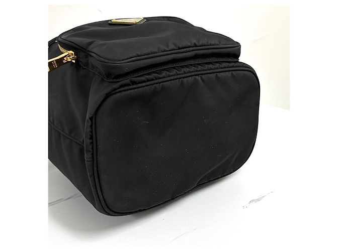 Prada Borsa a Secchiello in Nylon con Logo Triangle Large Nera - vista 13