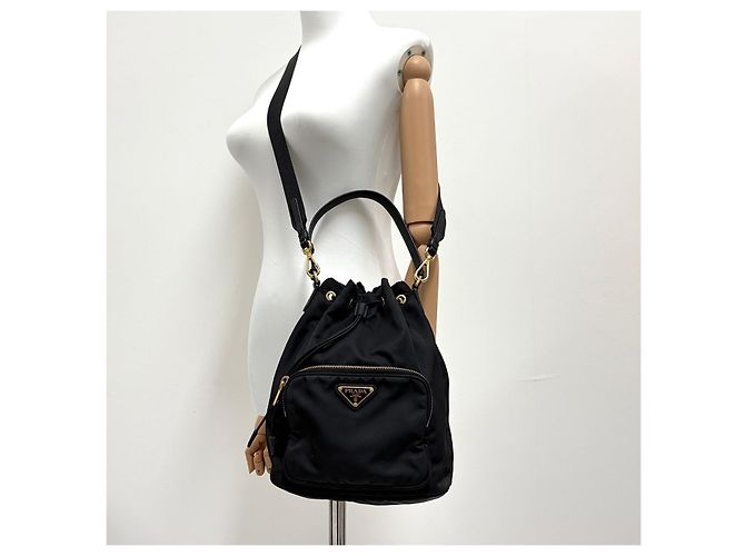 Prada Borsa a Secchiello in Nylon con Logo Triangle Large Nera - vista 2