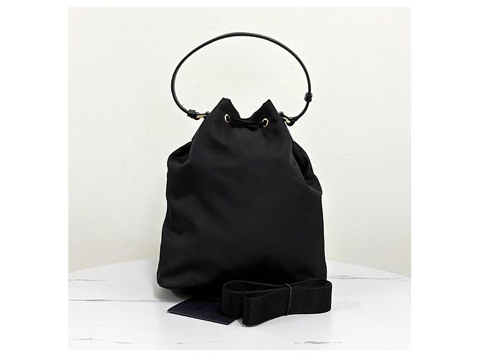 Prada Borsa a Secchiello in Nylon con Logo Triangle Large Nera - vista 4