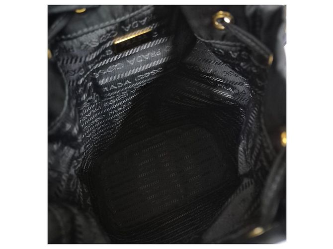Prada Borsa bucket in nylon con logo triangolare Nero - vista 10