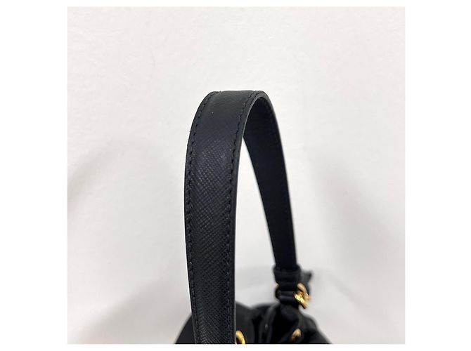 Prada Borsa bucket in nylon con logo triangolare Nero - vista 5