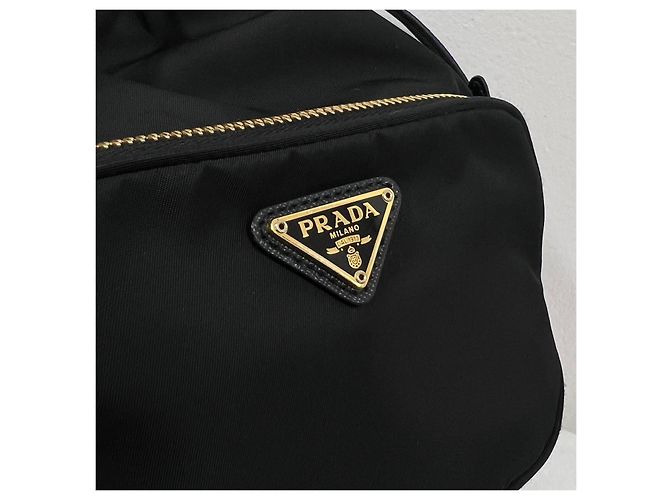 Prada Borsa bucket in nylon con logo triangolare Nero - vista 8