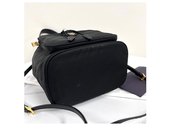 Prada Borsa bucket in nylon con logo triangolare Nero - vista 9