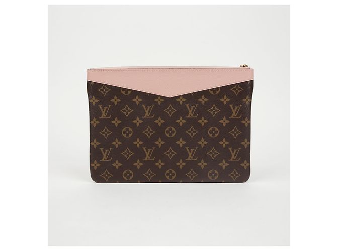 Louis Vuitton Daily Pouch Marrón - vista 3