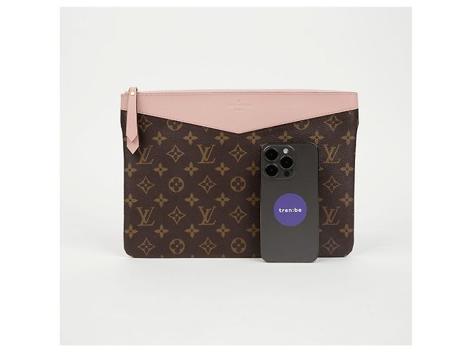 Louis Vuitton Daily Pouch Marrón - vista 7