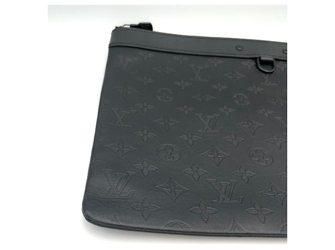 Louis Vuitton Clutch Pochette Monogram Shadow - vista 3