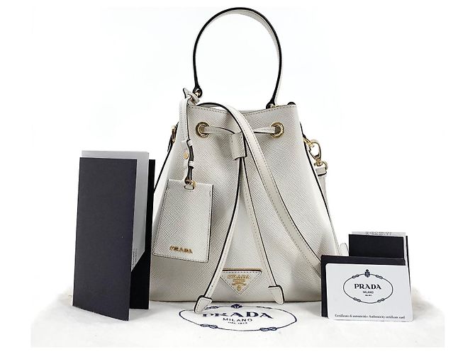 Prada Saffiano Bucket Bag mit Dreieckslogo - Ansicht 8