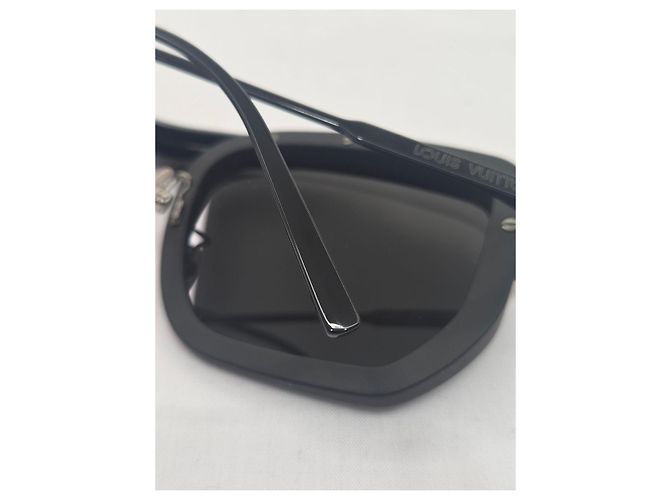 Louis Vuitton Flight Metal Square Sunglasses Deep Black - view 16