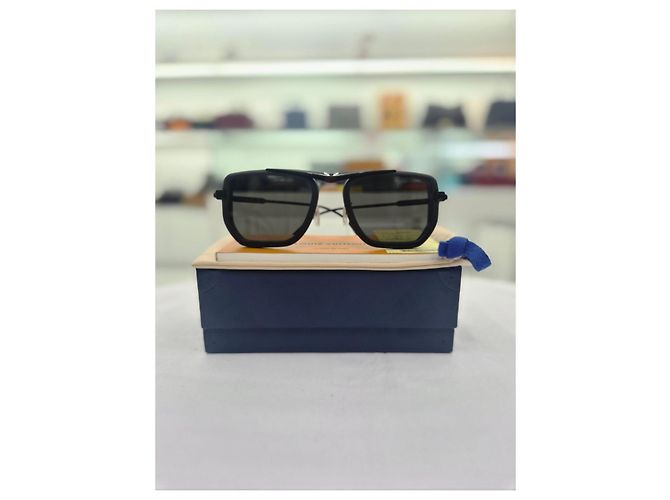 Louis Vuitton Flight Metal Square Sunglasses Deep Black - view 2