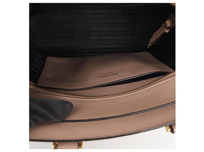 Tote Prada Shopper Schultertasche mit Metall-Logo Rosa - Ansicht 14