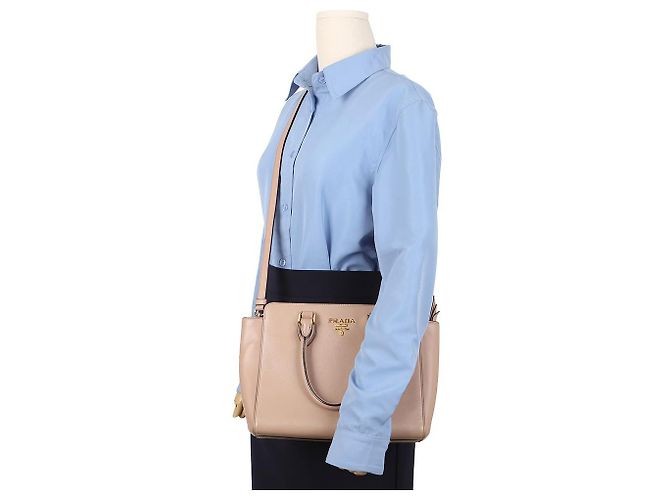 Tote Prada Shopper Schultertasche mit Metall-Logo Rosa - Ansicht 16