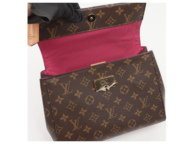 Louis Vuitton Sac Tote Cluny BB Monogram Canvas - vue 11