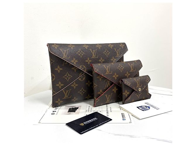 Louis Vuitton Pouch Monogram Kirigami - vista 3