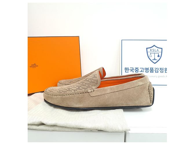 Mocassini Hermès in camoscio beige - vista 3