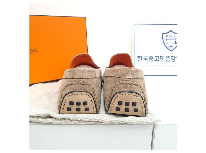 Mocassini Hermès in camoscio beige - vista 4