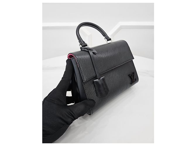 Louis Vuitton Epi Mini Cluny - vista 2