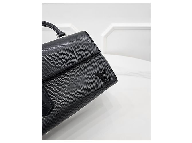 Louis Vuitton Epi Mini Cluny - vista 4