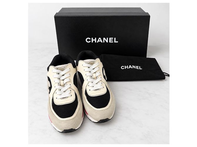 Chanel Sneakers in vitello scamosciato - vista 2