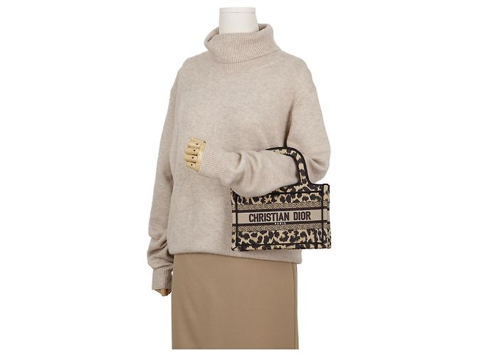 Dior Mini Book Tote Bestickte Leopardentasche - Ansicht 13