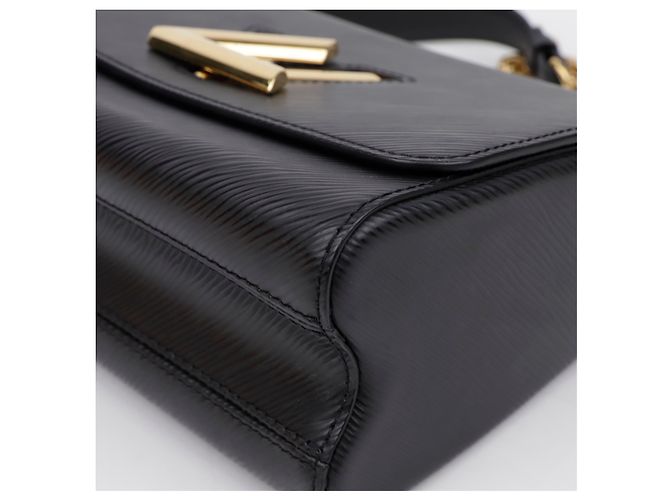 Louis Vuitton Borsa Tote Twist Epi MM Nera - vista 9