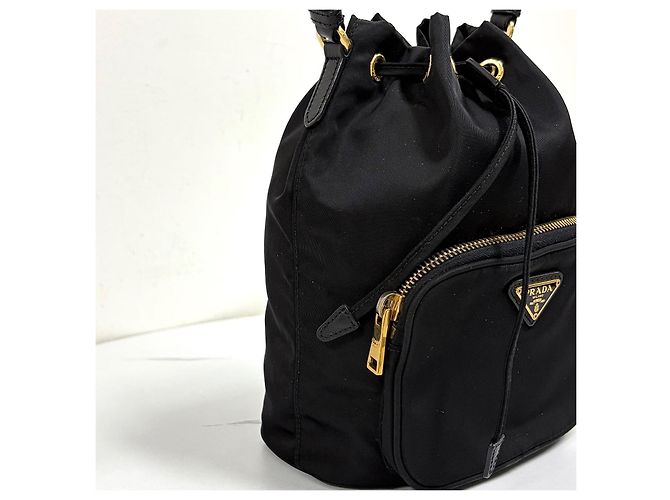 Prada Borsa bucket in nylon con logo triangolare e coulisse Nero - vista 12