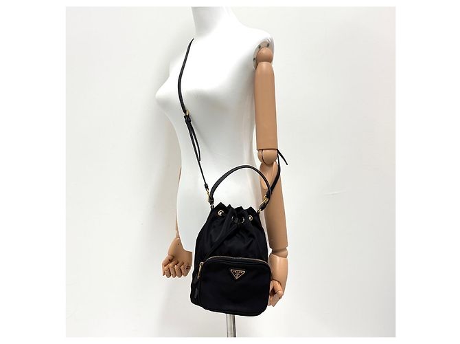 Prada Borsa bucket in nylon con logo triangolare e coulisse Nero - vista 3