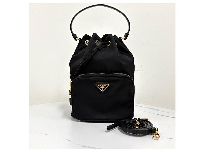 Prada Borsa bucket in nylon con logo triangolare e coulisse Nero - vista 8