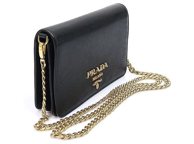 Prada Mini borsa a tracolla con catena WOC in Saffiano nero con lettere - vista 2