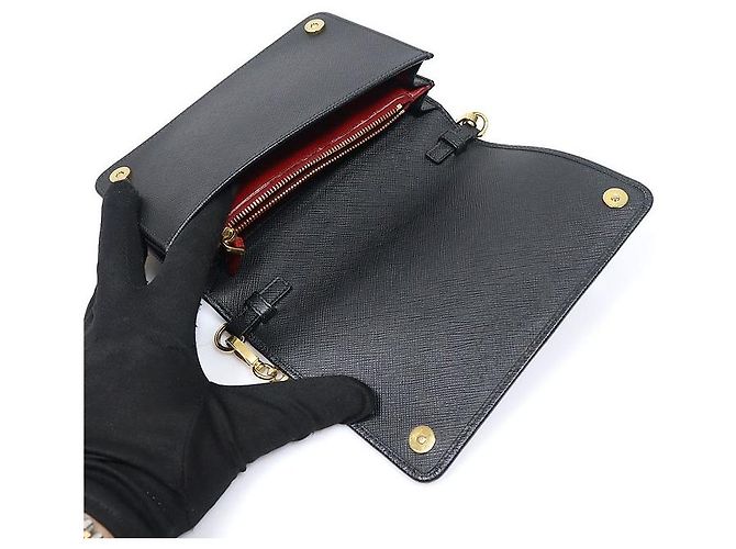 Prada Mini borsa a tracolla con catena WOC in Saffiano nero con lettere - vista 5