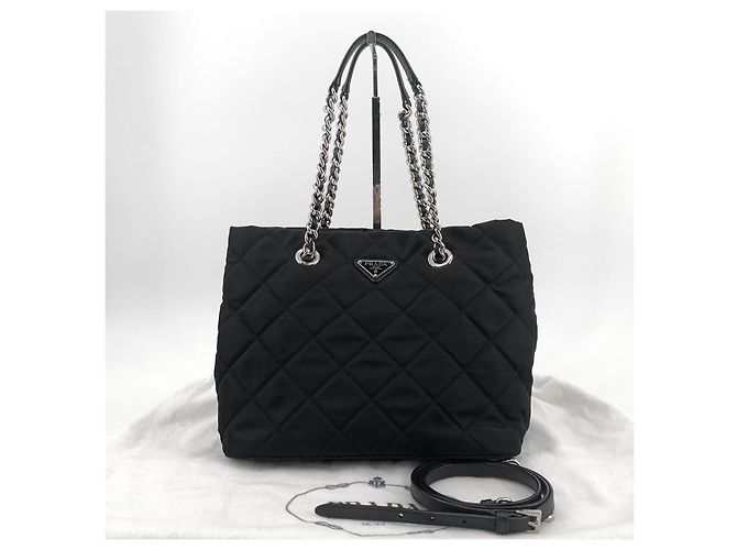 Prada Gesteppte Nylon-Schultertasche mit Kette - Ansicht 10
