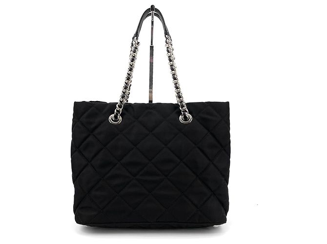 Prada Gesteppte Nylon-Schultertasche mit Kette - Ansicht 12
