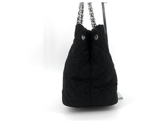 Prada Gesteppte Nylon-Schultertasche mit Kette - Ansicht 5