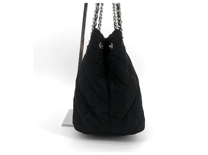 Prada Gesteppte Nylon-Schultertasche mit Kette - Ansicht 6