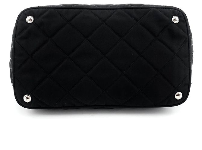 Prada Gesteppte Nylon-Schultertasche mit Kette - Ansicht 7